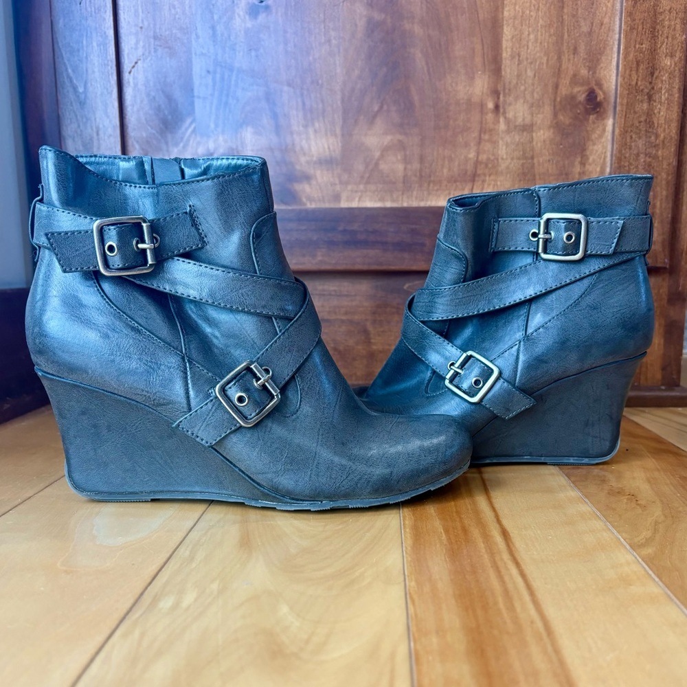 Reaction Kenneth Cole Ankle Wedge Boots